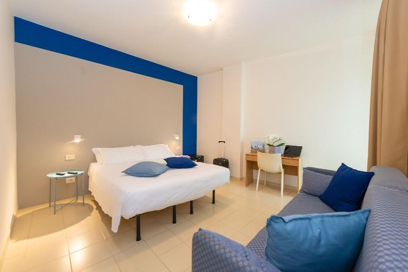Amarina Hotel Марина-ді-П'єтразанта Екстер'єр фото